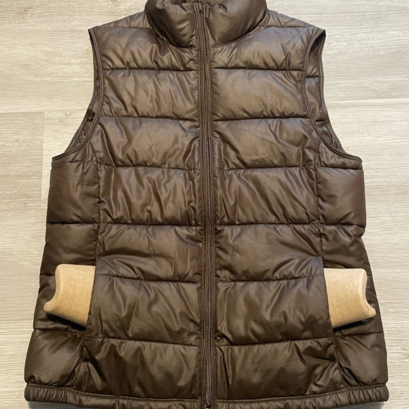 Women’s Brown Puffer Vest - Picture 4 of 5